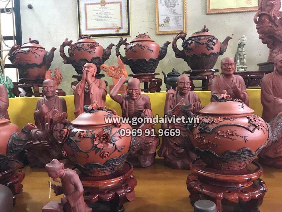 Ấm tử sa đắp nổi Bát Tràng