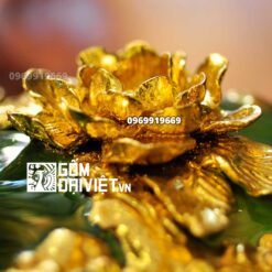 Bình hút tài lộc công đào đắp nổi mạ vàng