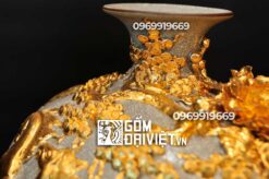 Bình hút tài lộc bát mã truy phong mã đáo thành công đắp nổi dát vàng men rạn cổ