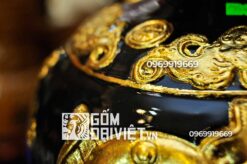 bình hút tài lộc đắp nổi heo dát vàng 24K màu đen