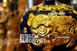 bình hút tài lộc đắp nổi heo dát vàng 24K màu xanh lam