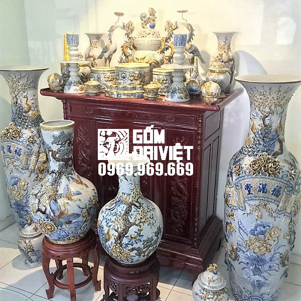 Lộc bình men rạn có tác dụng giữ lộc, hút vượng khí cho gia chủ