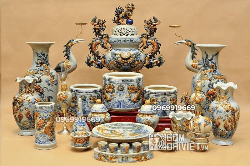 Ý nghĩa đồ thờ Bát Tràng trong mỗi gia đình Việt