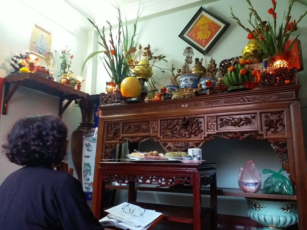 Mách bạn cách đặt bát hương trên bàn thờ gia tiên - Gốm Đại Việt