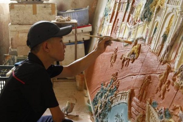 Tranh gốm Hà Nội – Bát Tràng được làm hoàn toàn thủ công