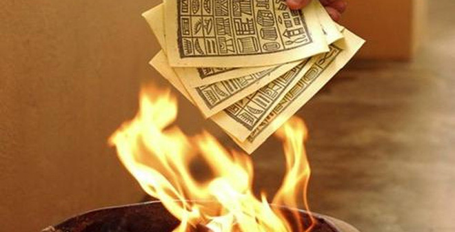 Có nên bốc bát hương vào tháng cô hồn