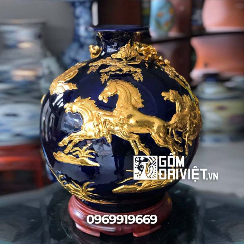 Bình hút tài lộc mã đáo thành công dát vàng mệnh thủy Bát Tràng