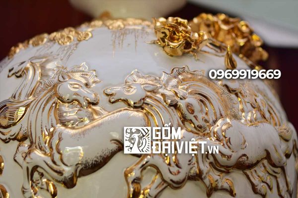 Bình hút tài lộc bát mã thành công màu trắng mệnh kim