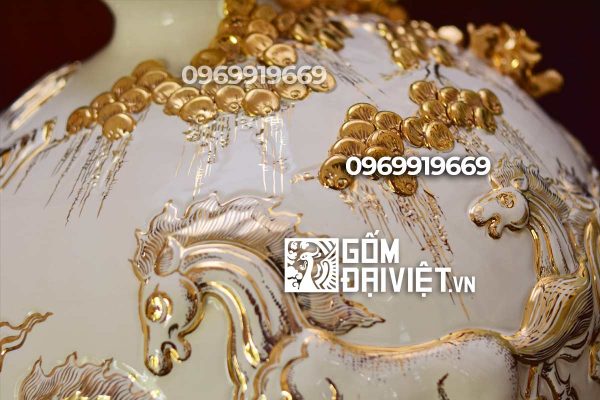 Bình hút tài lộc bát mã thành công màu trắng mệnh kim