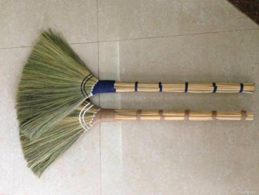 Bỏ đi chổi cũ tại nhà mới