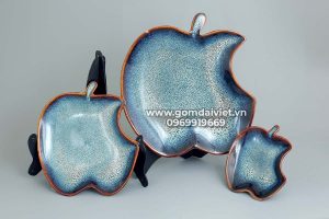 Đĩa sứ quả táo men xanh hỏa biến