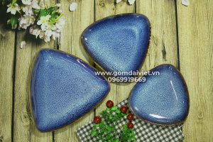 Đĩa tam giác men xanh đá hỏa biến 28cm