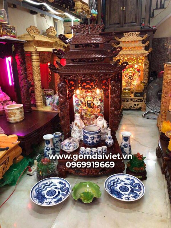 Rút chân nhang bàn thờ thần tài