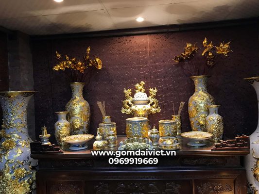 Canh tý đặt bàn thờ hướng nào ?