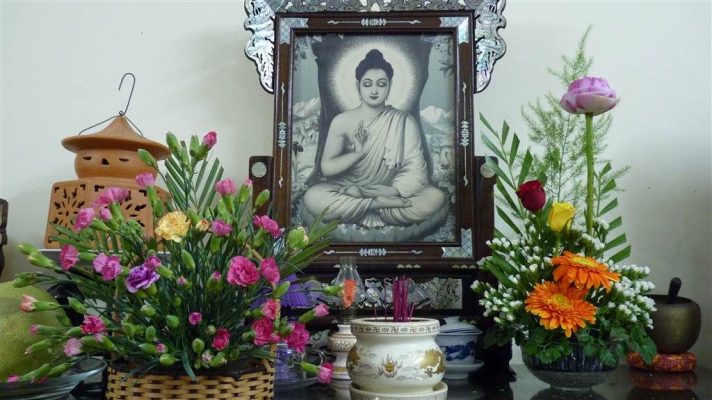 Cắm hoa bàn thờ Phật không chỉ là một nghi thức trang trọng mà còn mang ý nghĩa tâm linh sâu sắc. Hình ảnh về ý nghĩa cắm hoa bàn thờ Phật sẽ giúp bạn hiểu rõ hơn về những giá trị tinh thần và cách tôn trọng tổ tiên trong đời sống. Hãy cùng khám phá và tìm thêm nhiều chia sẻ ý nghĩa trong bức hình này.