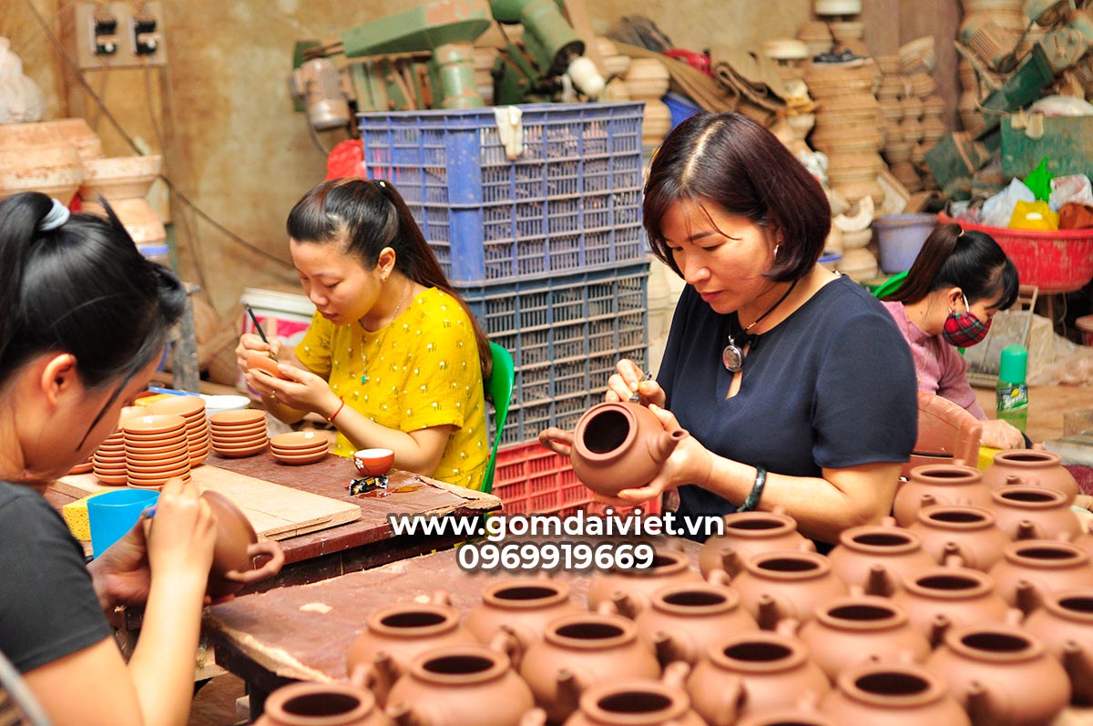 Xưởng sản xuất ấm chén Bát Tràng
