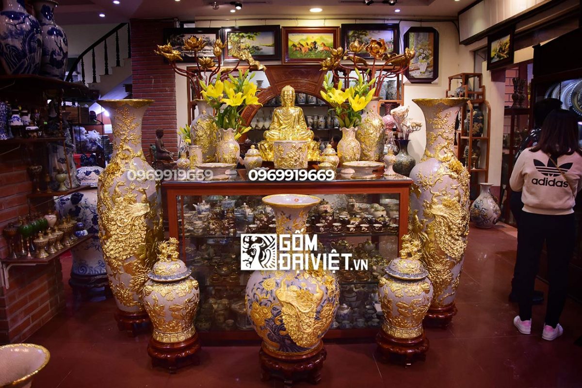 Mẫu bàn thờ gia tiên thờ Phật dát vàng