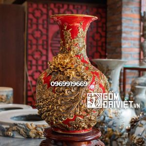 Bình gốm phong thủy tỏi chim công đắp nổi vẽ vàng màu đỏ