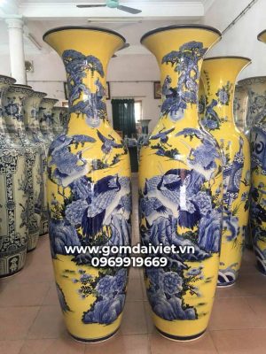 Lộc bình men vàng vẽ chim công
