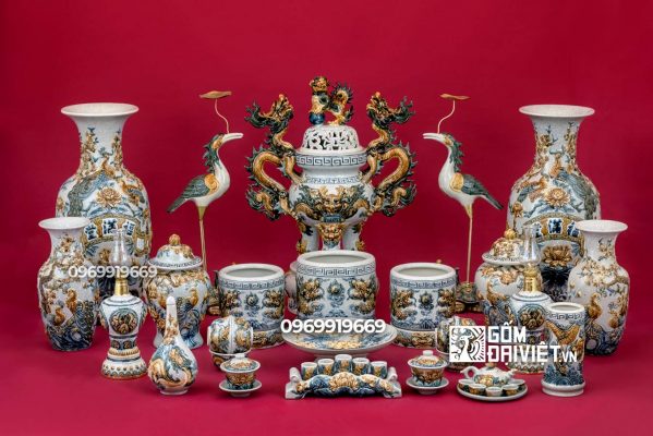 Bộ đồ thờ men rạn đắp nổi gia tiên