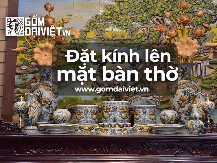 Đặt Kính Lên Mặt Bàn Thờ có được không ?