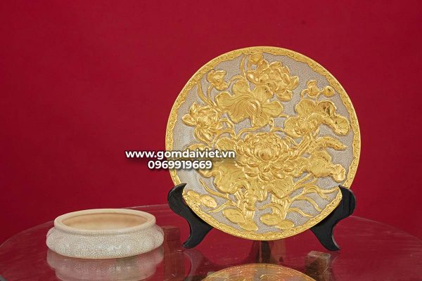 Mâm bồng sen đắp nổi mạ vàng