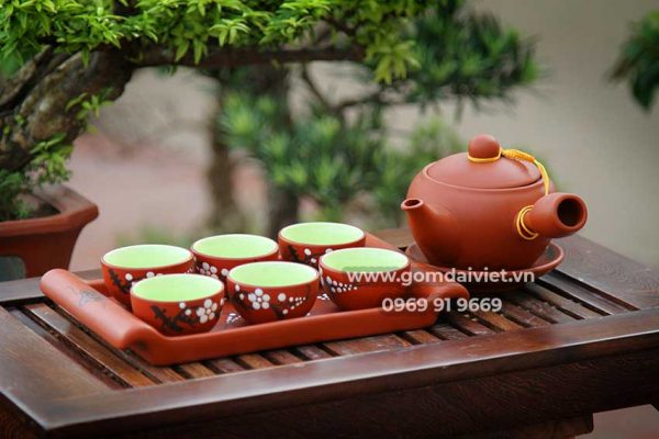 Ấm chén gốm tử Bát Tràng