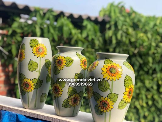 Lọ hoa vẽ hướng dương quà biếu sếp nữ