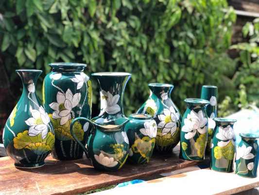 Lọ hoa vẽ hoa sen quà biếu sếp nữ