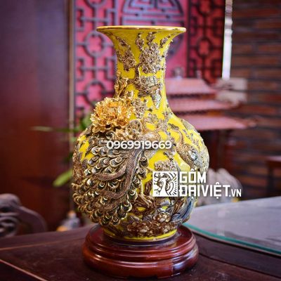Bình gốm phong thủy tỏi chim công vẽ vàng quà tặng sếp lên chức