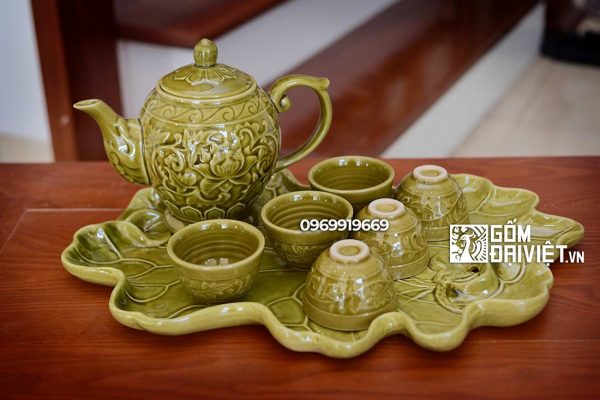 Ấm chén men vàng quà tặng sếp lên chức