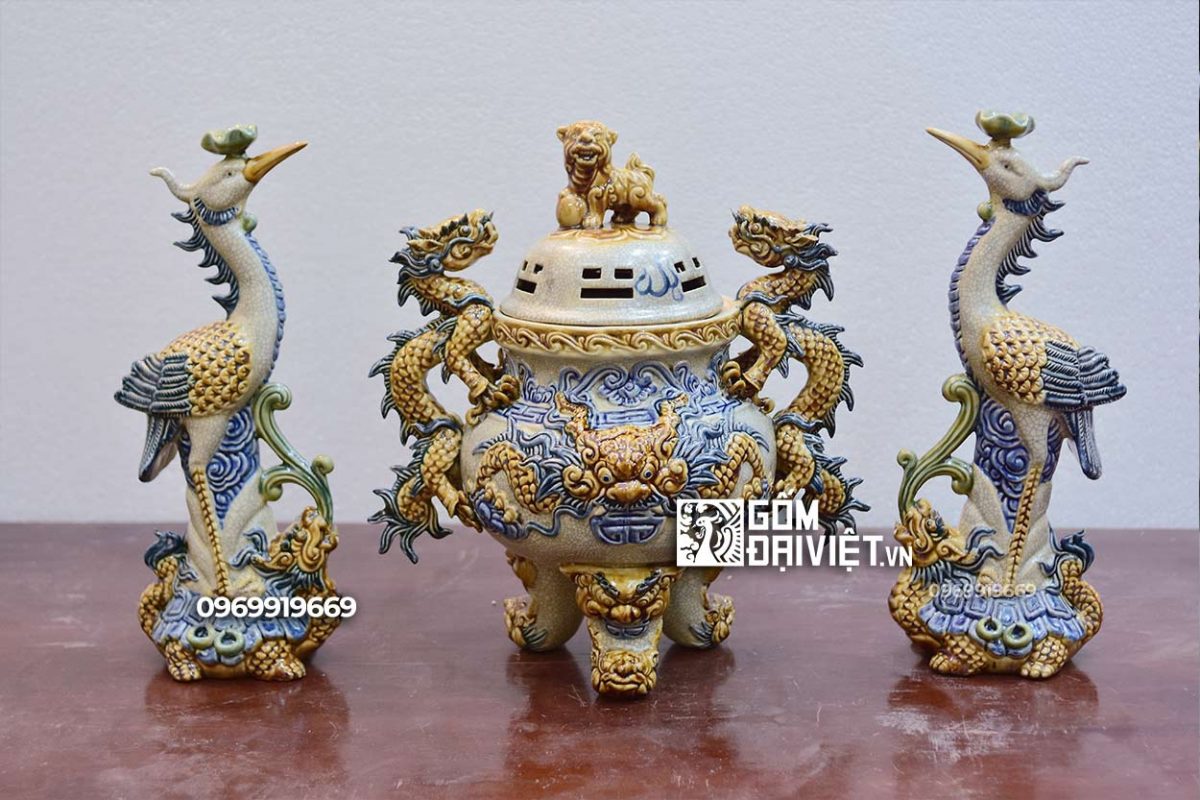 Bộ đỉnh hạc tam sự gốm sứ đắp nổi men rạn chân sứ 47cm