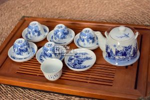 Ấm chén men lam Bát Tràng giả cổ vẽ tích Trúc Lâm thất hiền
