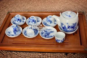 Ấm chén men lam vẽ Trúc Lâm Thất hiền giả cổ Bát Tràng dáng vại