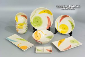 Bộ đồ ăn men kem vẽ họa tiết cá ba màu Bát Tràng