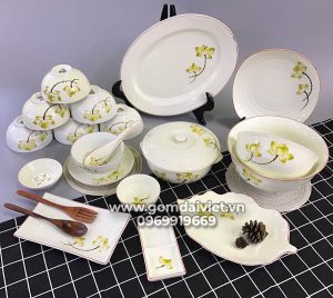 Bộ đồ ăn trắng vẽ hoa sen vàng cao cấp Bát Tràng