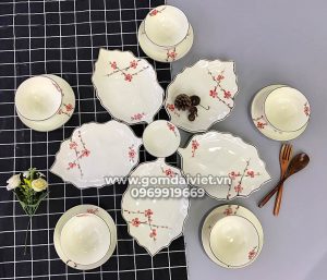 Set Bát đĩa Bát Tràng lá dâu xếp cánh hoa kèm bát vẽ đào đỏ