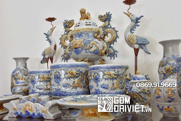 Bộ đồ thờ cúng bằng sứ đắp nổi men rạn Bát Tràng