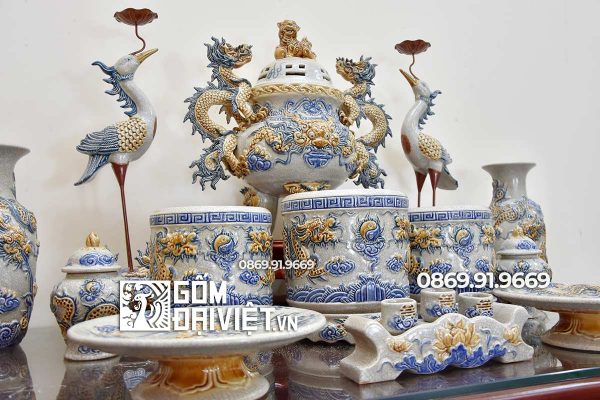 Bộ đồ thờ cúng bằng sứ đắp nổi men rạn Bát Tràng