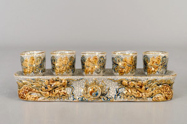 Kỷ chén Thẳng 3 ly men rạn vẽ vàng đắp rồng