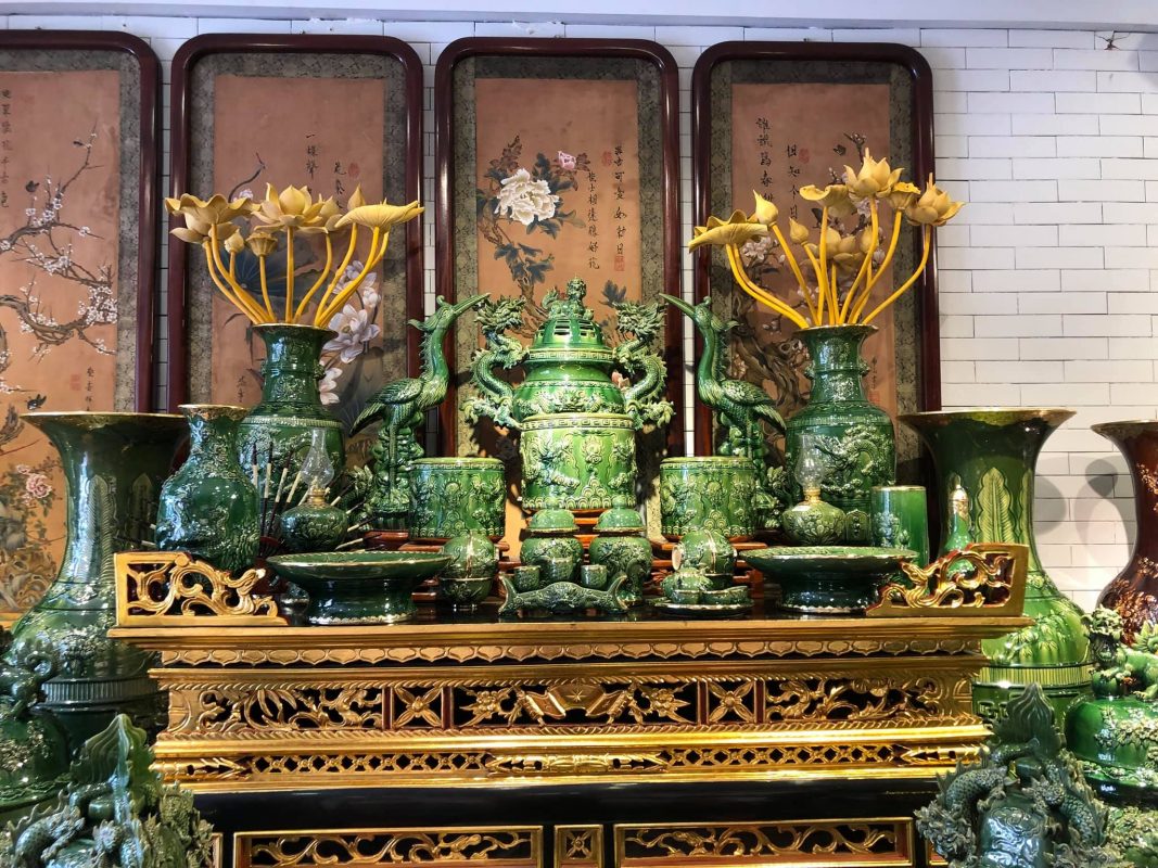 Ý Nghĩa Của Lọ Hoa Trên Bàn Thờ Gia Tiên