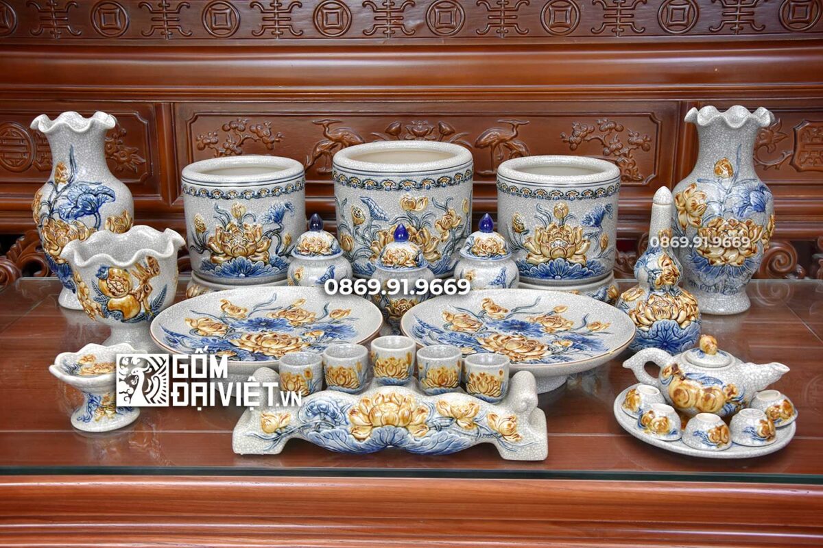 Bộ Đồ Thờ Đắp Nổi Hoa Sen Men Rạn Cổ Bát Tràng 1m53