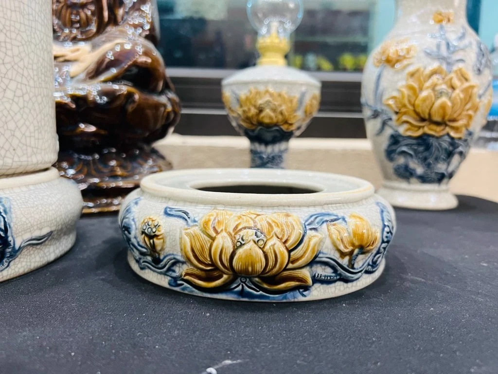 chân đế kê bát hương