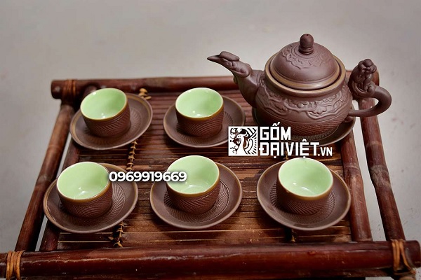 Tai Sao Nghe Nhan Gom Chuong Phoi Men Toi O Vo Va Men Sang Ben Trong Long Chen Bat Trang 9005